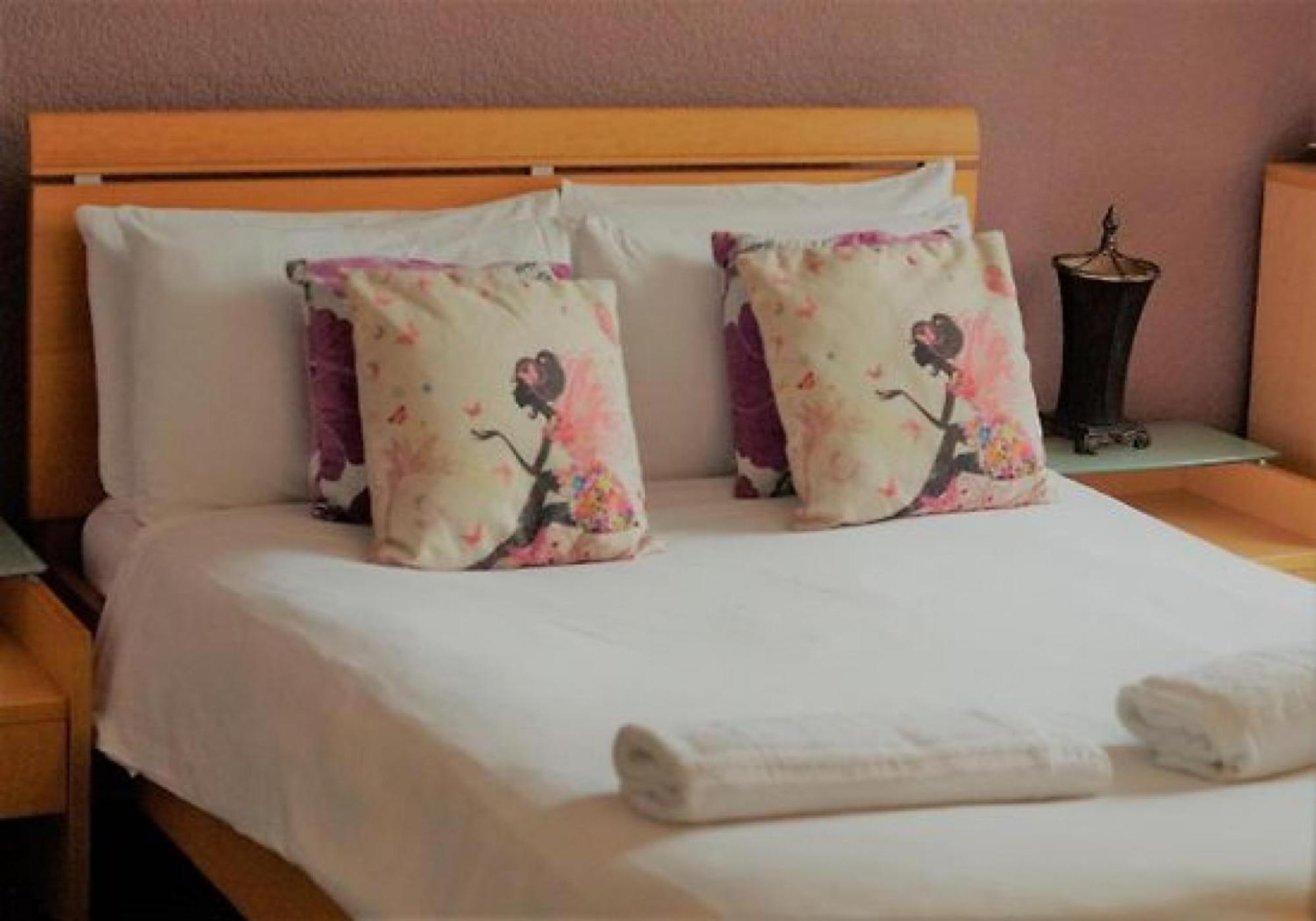 The Waterfront Townhouse Accommodation Kilkenny Esterno foto